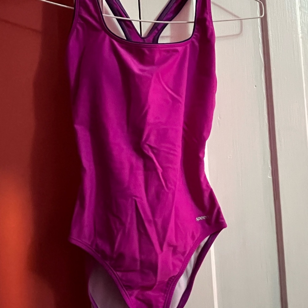 Speedo Women size 6 Racerback One-Piece Swimsuit